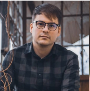 Gyarmati Dávid <span style="color: #63A08E">- piszkeshop.hu</span>