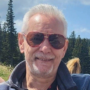 Stefan Siman <span style="color: #63A08E">- arteto.hu</span>